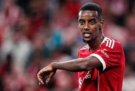 Alexander Isak's First Appearance Brings Star Power Amid Noticeable Rust